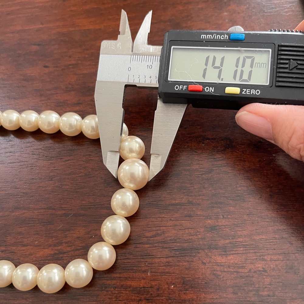 White man made graduated pearl silver necklace - Picture 8 of 9